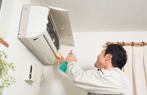 丁寧なエアコンクリーニングで嫌な臭いを撃退 | 高品質のハウスクリーニングを安く届ける熊本のリノハンズ