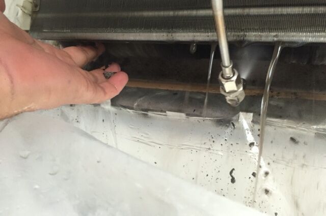 エアコンの高圧洗浄