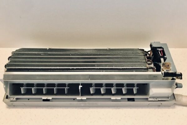 分解後のエアコン